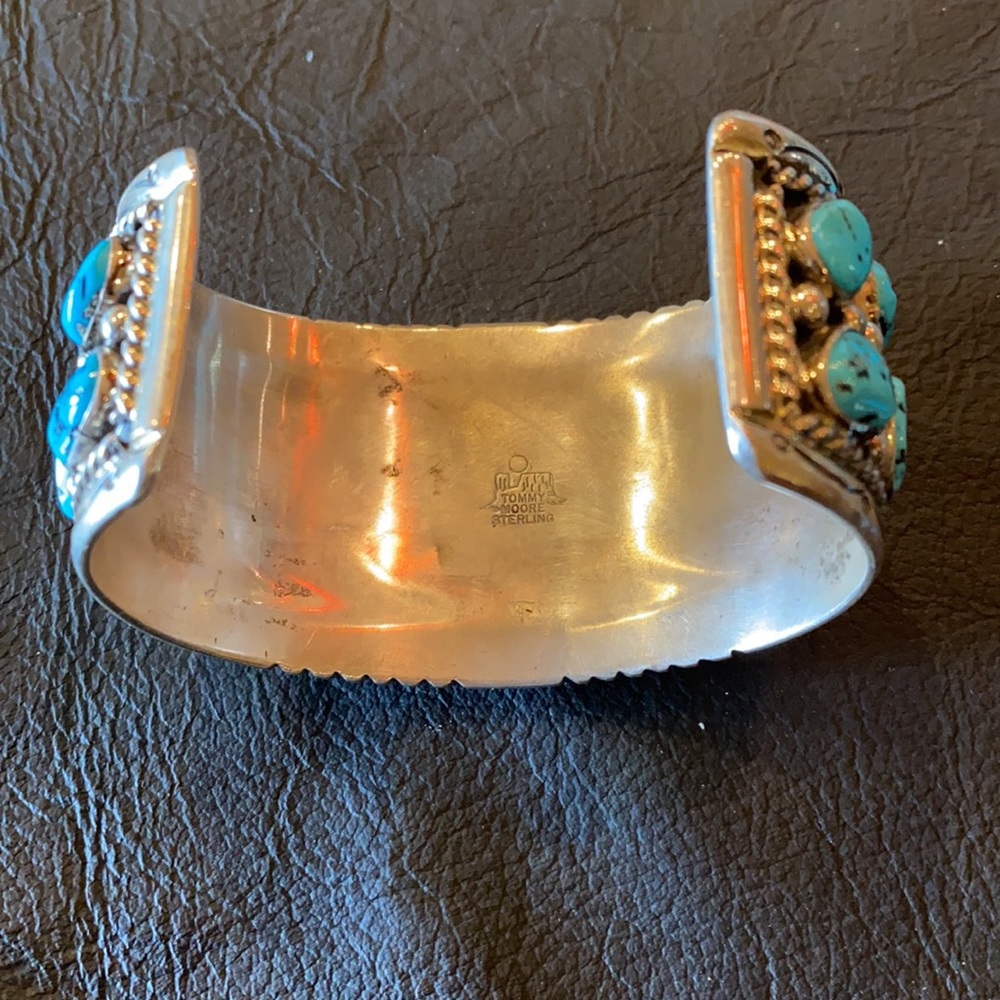 Navajo sterling silver Kingman turquoise bracelet - Picture 4 of 10